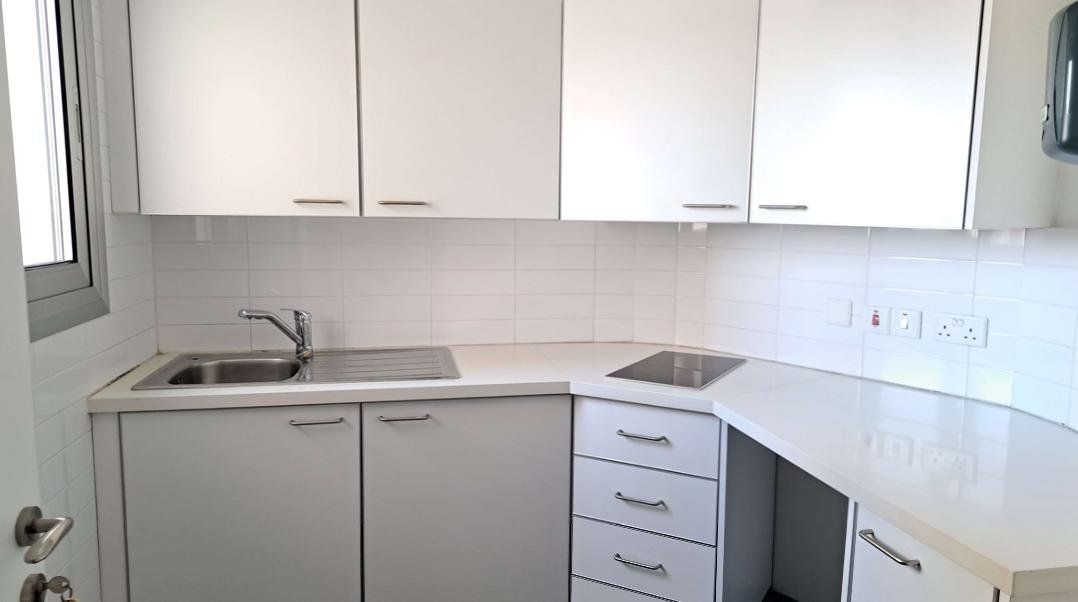 Commercial apartment building in Ypsonas, Cyprus - picture 4