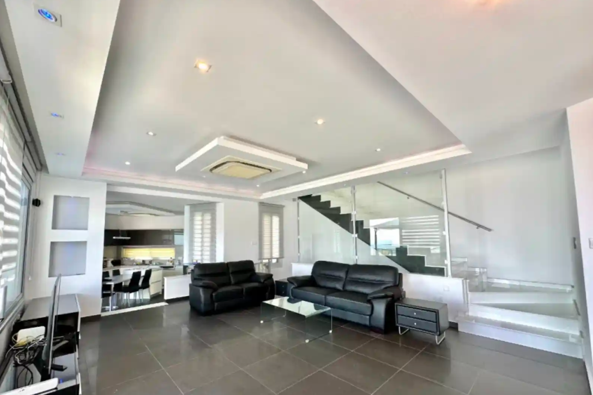 Maison à Agios Athanasios, Chypre, 450 m² - image 4