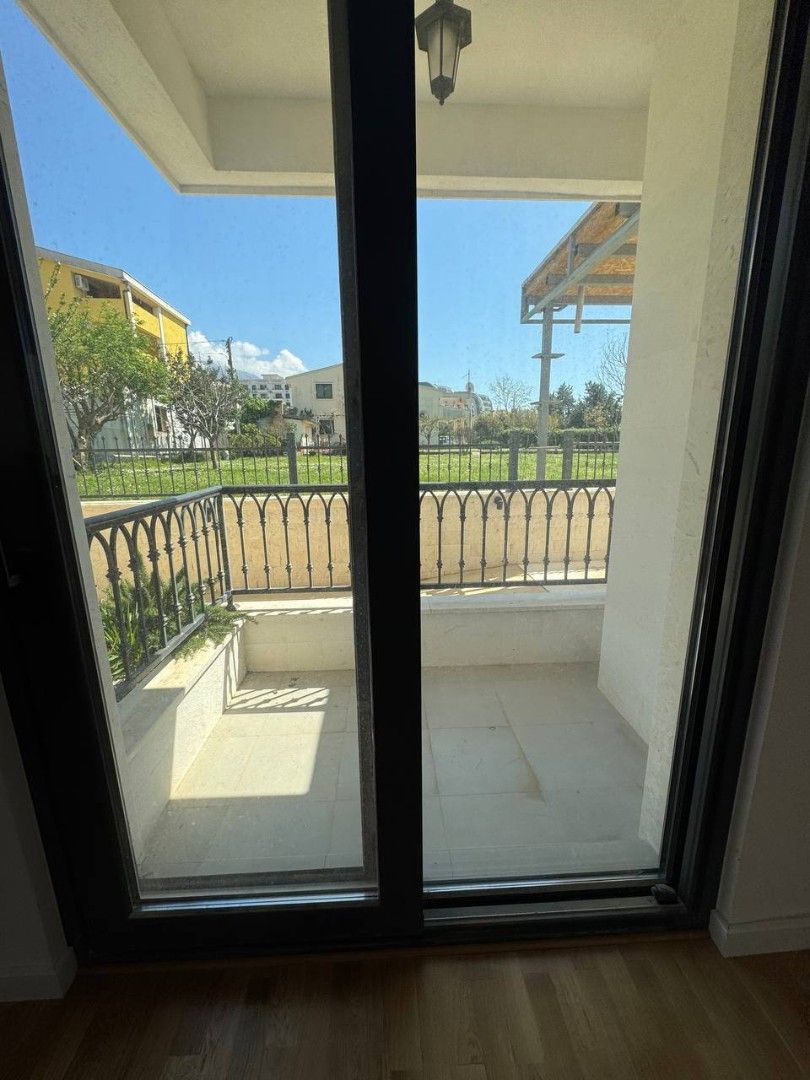 Flat in Bar, Montenegro, 33 m² - picture 3