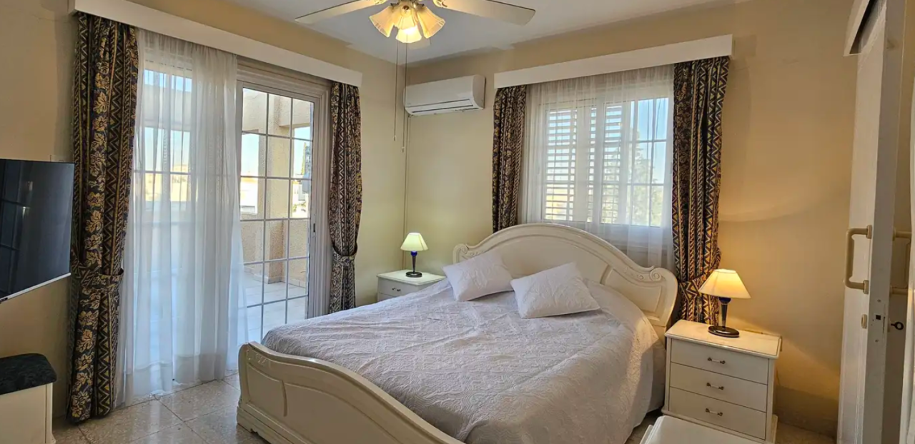 Apartment on Finikoudes Beach, Cyprus, 240 m² - picture 13