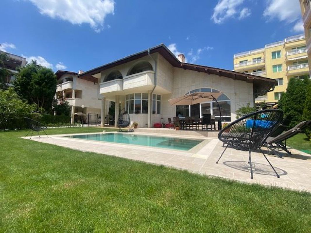 Maison Burgas, Bulgarie, 350 m² - image 1