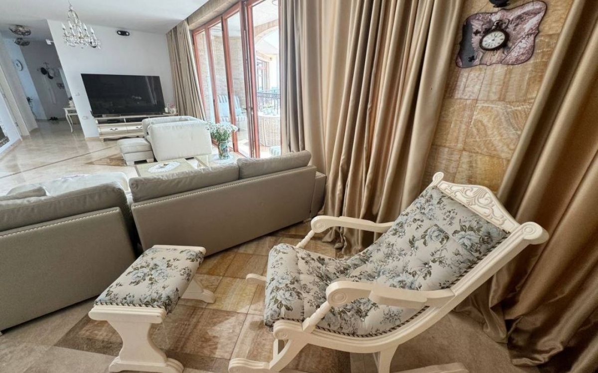 Flat Burgas, Bulgaria, 183 m² - picture 4