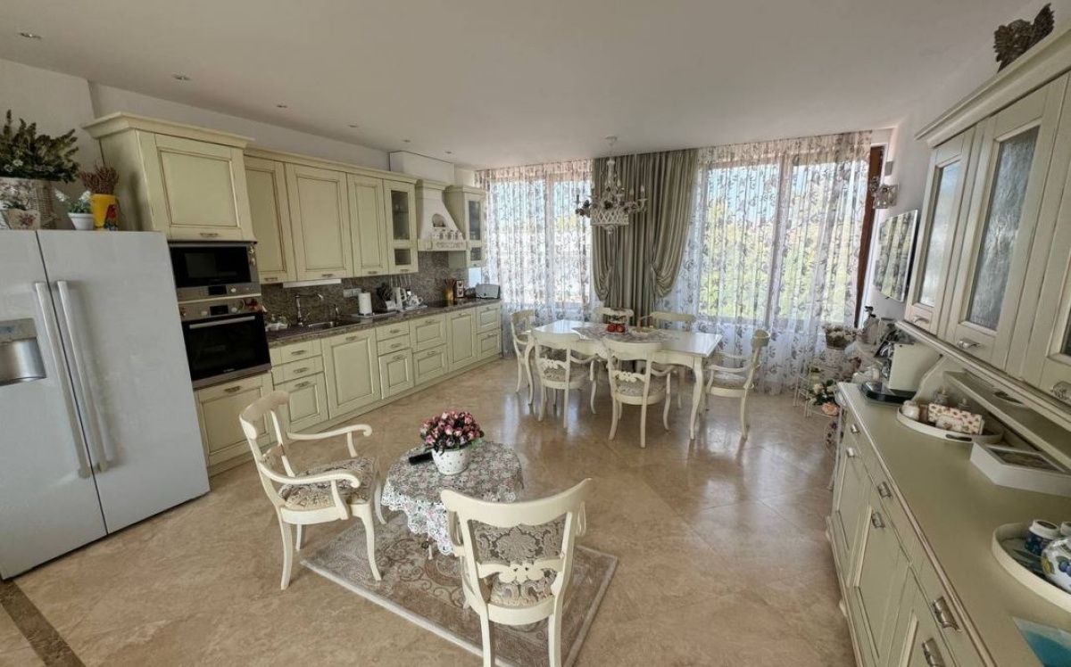 Flat Burgas, Bulgaria, 183 m² - picture 6