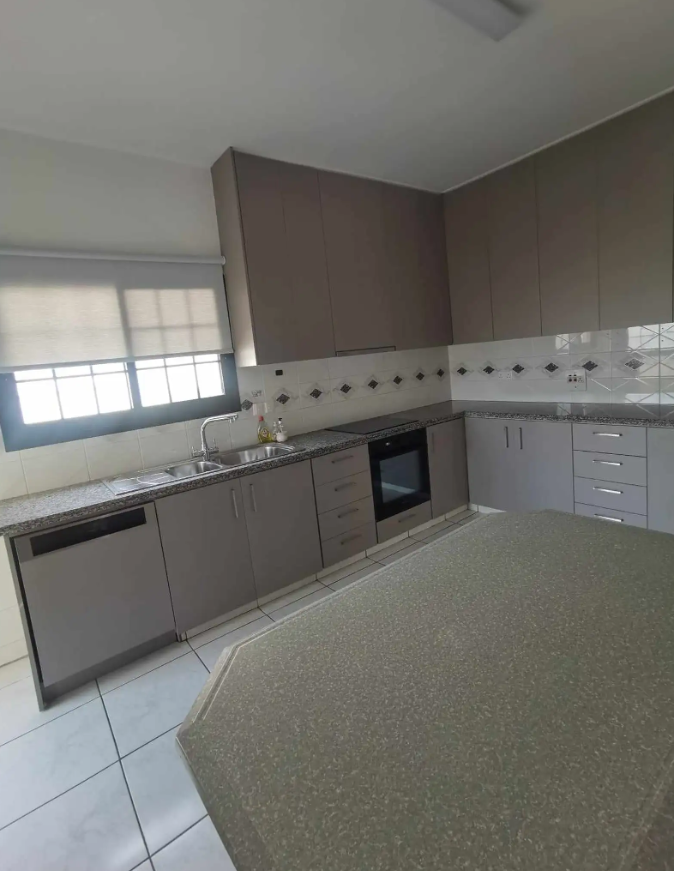 Appartamenti a Mesa Geitonia, Cipro, 170 m² - foto 1