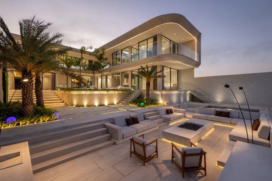 Villa in Uluwatu, Indonesien, 405 m² - Foto 1