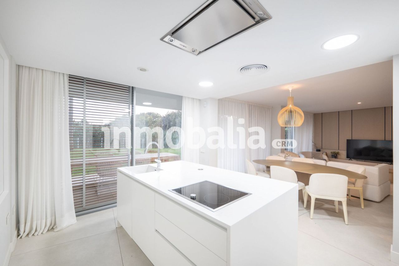 Apartment in Estepona, Spain, 133 m² - picture 1