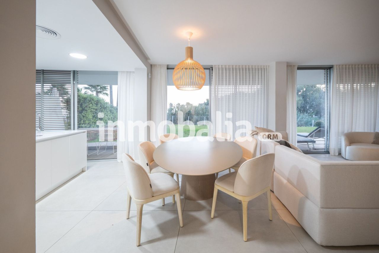 Apartment in Estepona, Spain, 133 m² - picture 2