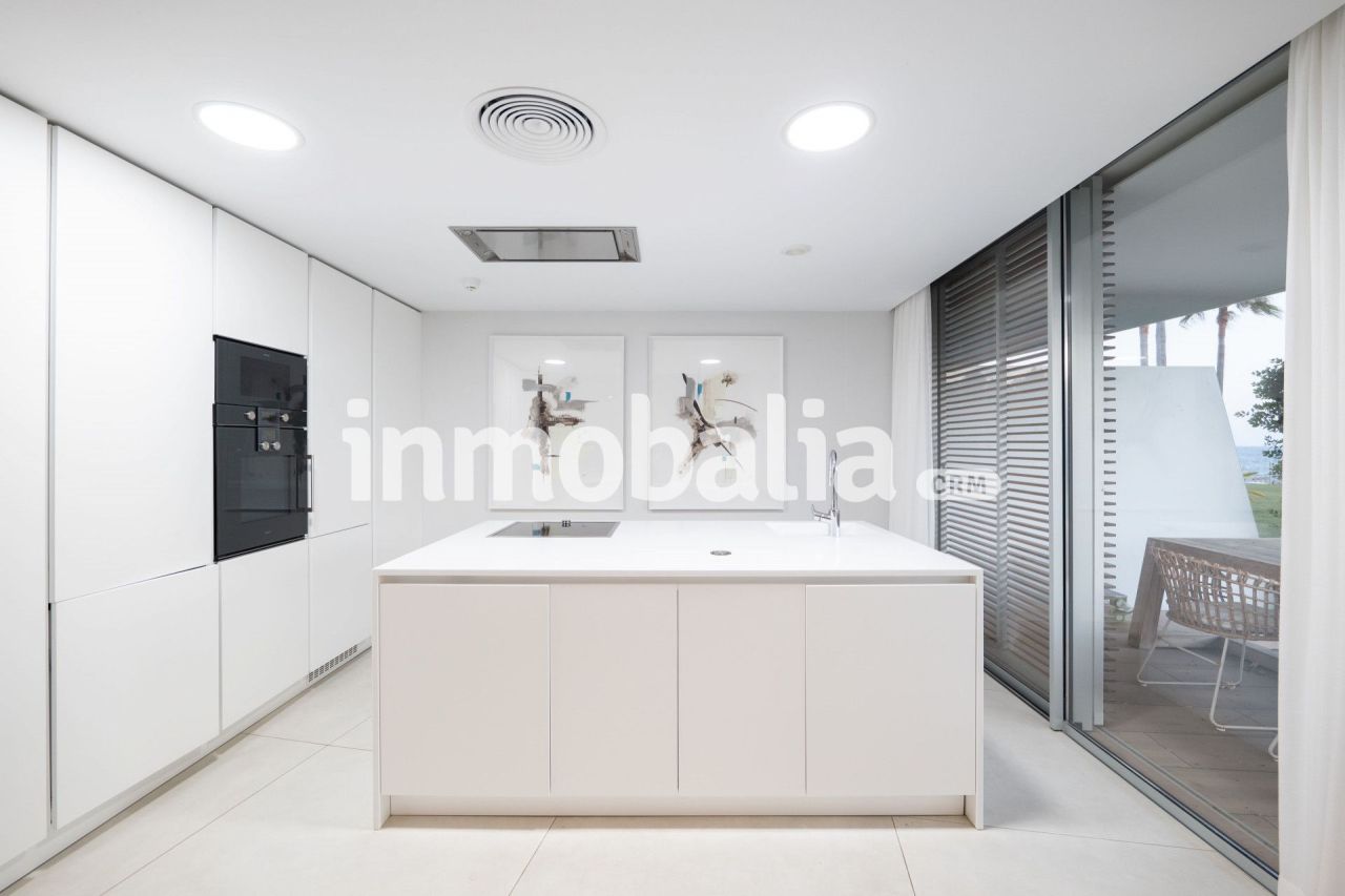 Apartment in Estepona, Spain, 133 m² - picture 4