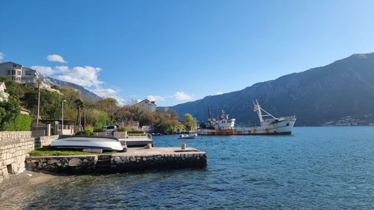 Land in Dobrota, Montenegro, 904 m² - picture 4