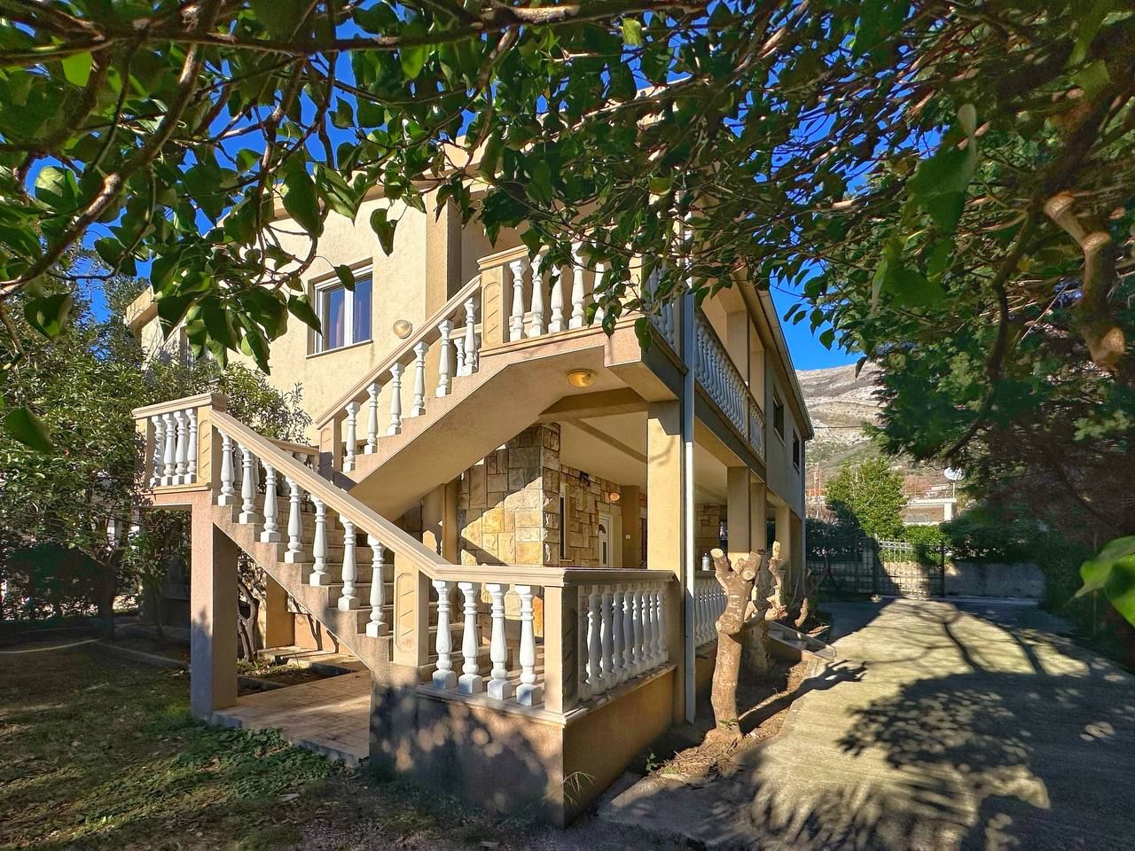 Haus in Sutomore, Montenegro, 150 m² - Foto 1