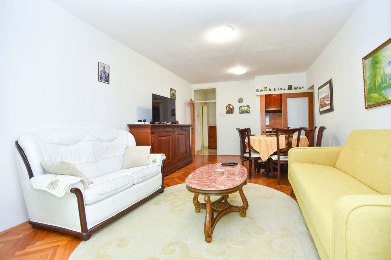 Apartamento en Budva, Montenegro, 130 m² - imagen 1