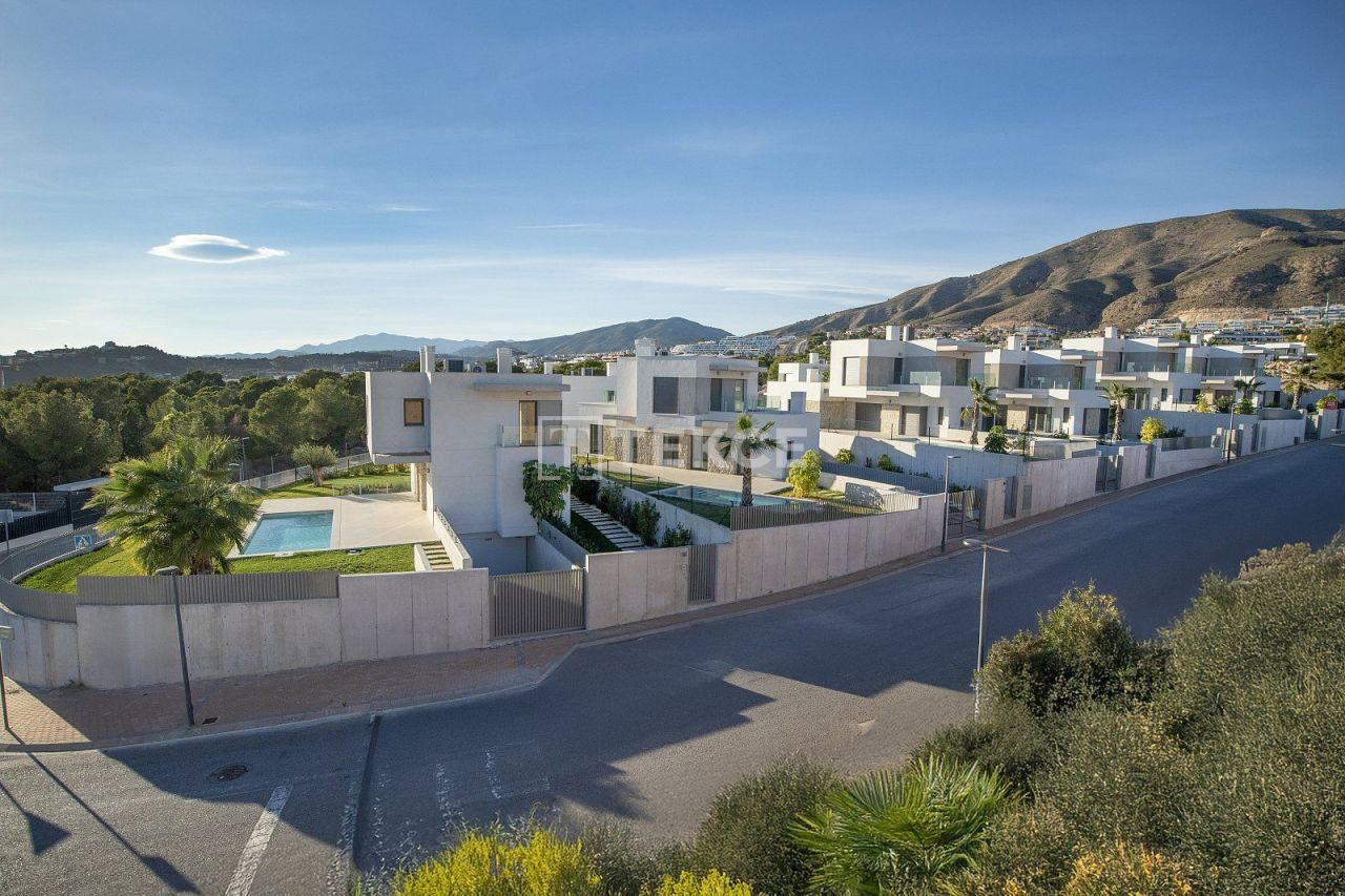 Villa in Finestrat, Spain, 229 m² - picture 1