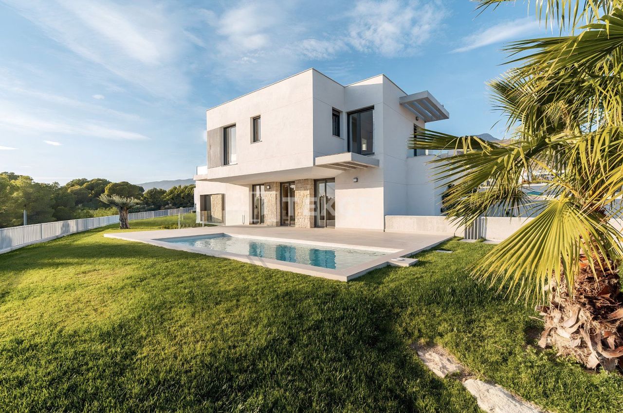 Villa in Finestrat, Spain, 231 m² - picture 1