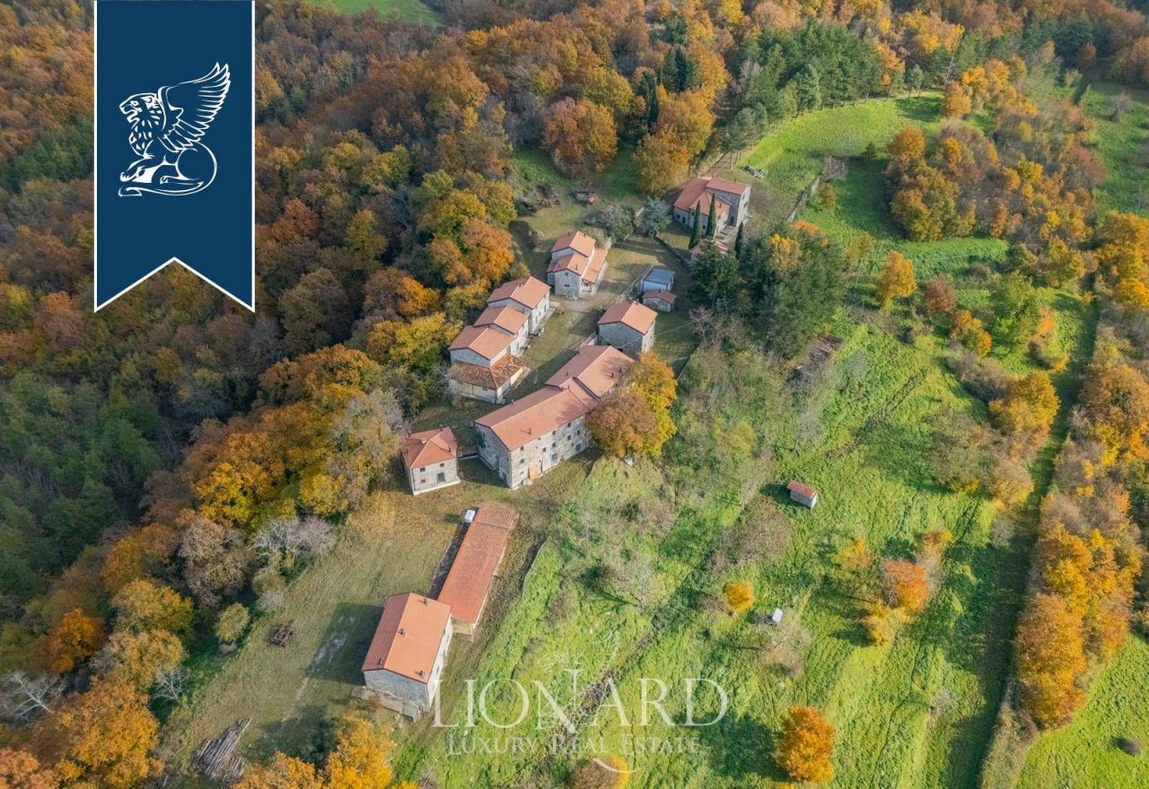 Farm in Bibbiena, Italien, 5 850 m² - Foto 1