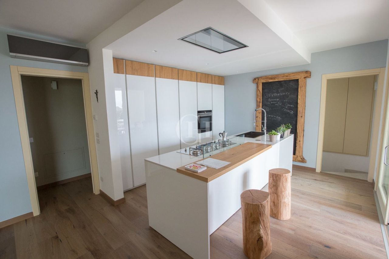 Apartment on Lake Garda, Italy, 225 m² - picture 6