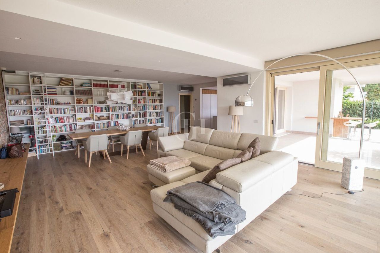 Apartment on Lake Garda, Italy, 225 m² - picture 2