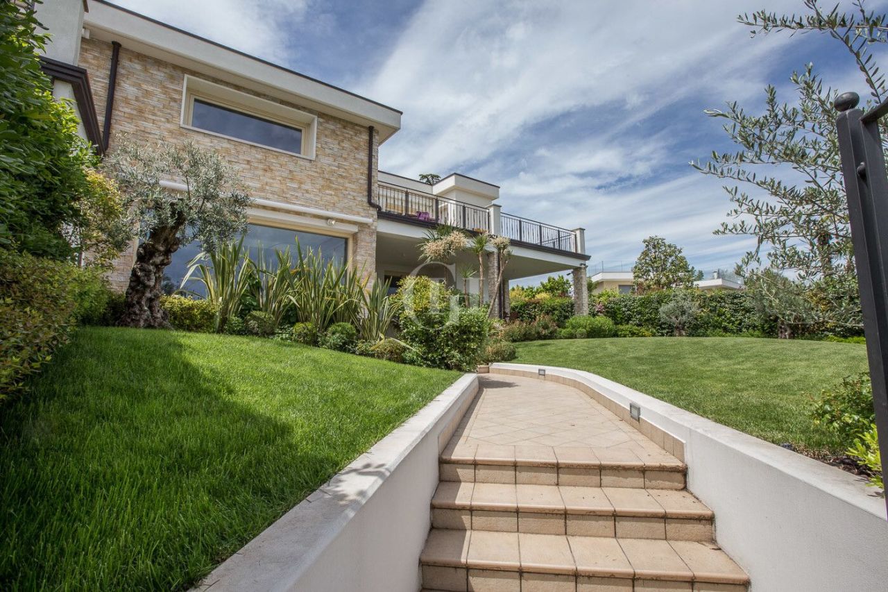 Appartement par le Lac de Garde, Italie, 225 m² - image 1