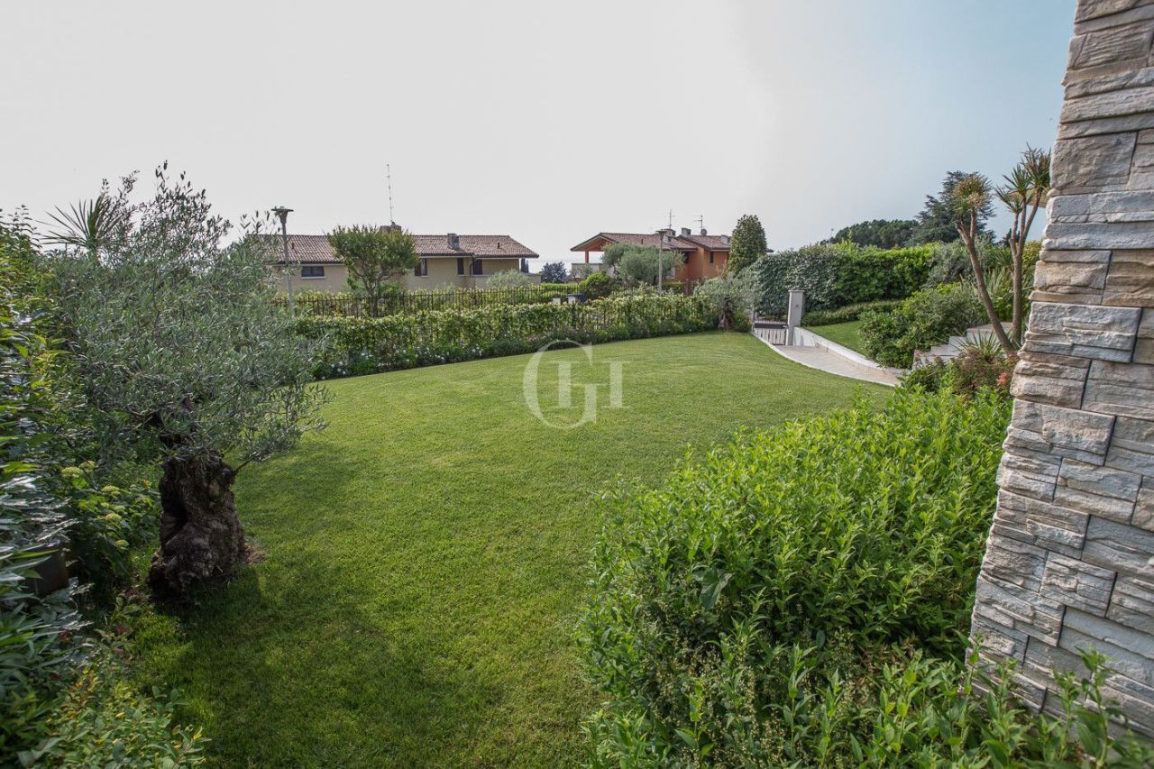 Apartment on Lake Garda, Italy, 225 m² - picture 16