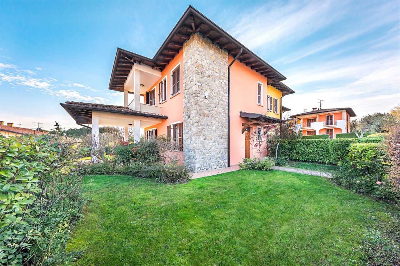 Villa on Lake Garda, Italy, 140 m² - picture 1