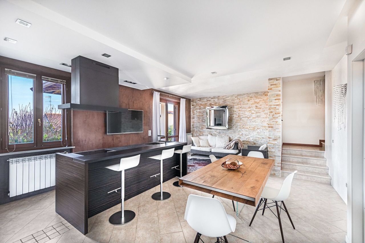 Villa sul Lago di Garda, Italia, 140 m² - foto 8