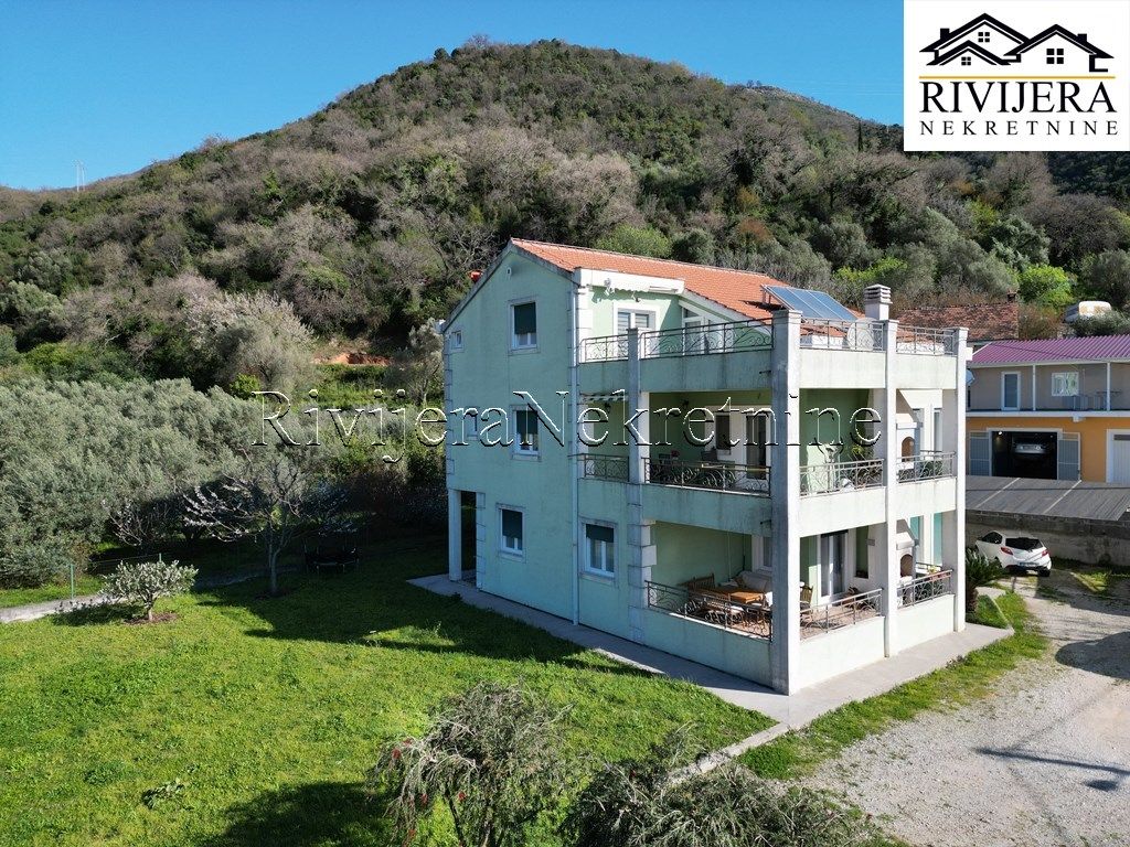Haus in Herceg-Novi, Montenegro, 460 m² - Foto 1
