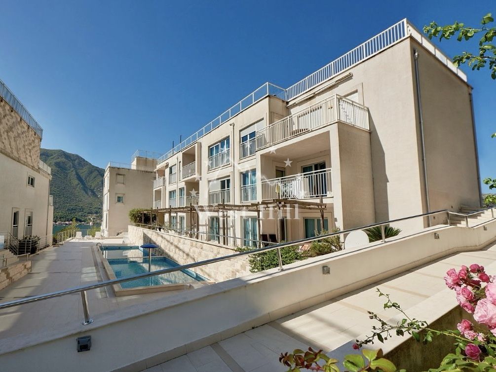 Appartement à Dobrota, Monténégro, 75 m² - image 1