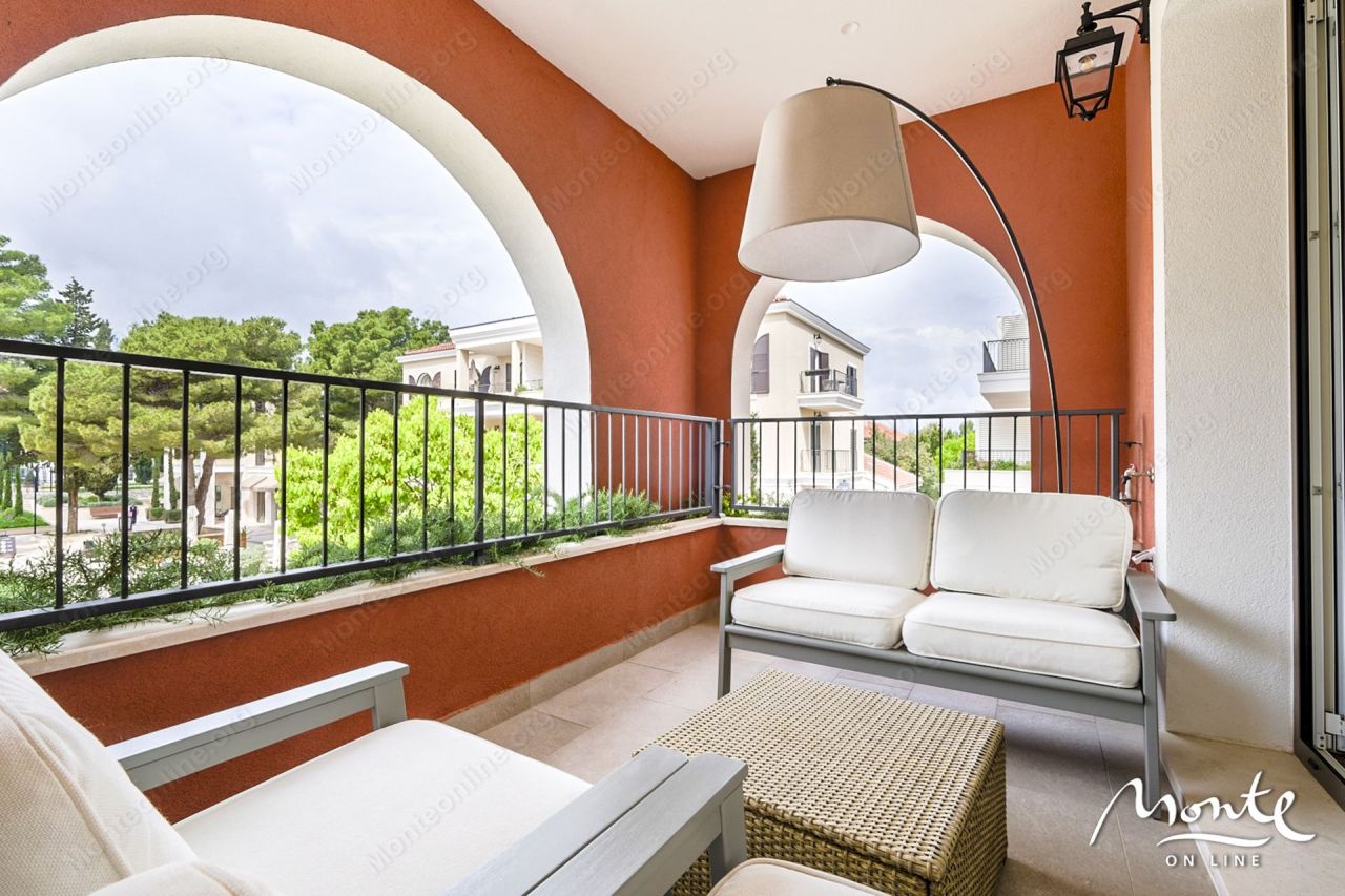 Flat in Tivat, Montenegro, 69.33 m² - picture 1