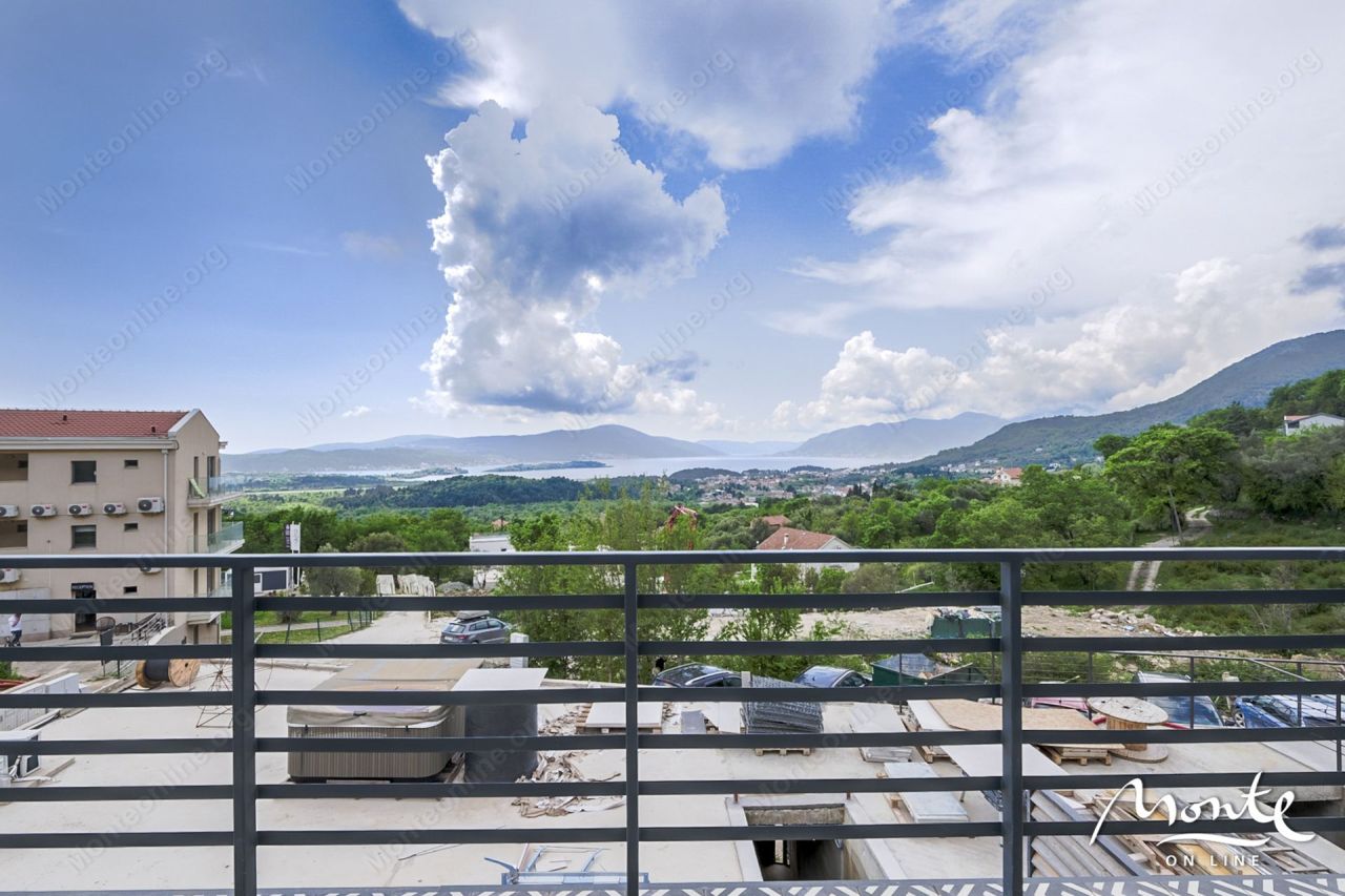 Townhouse in Tivat, Montenegro, 129 m² - picture 1