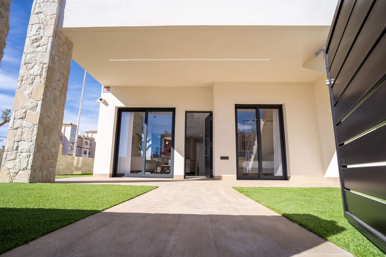 Bungalow en Pilar de la Horadada, España, 71 m² - imagen 1