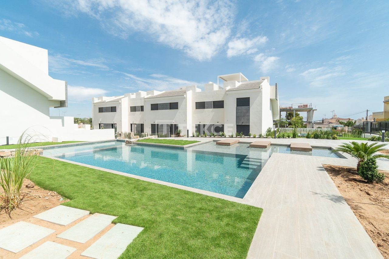 Penthouse in Torrevieja, Spain, 75 m² - picture 1