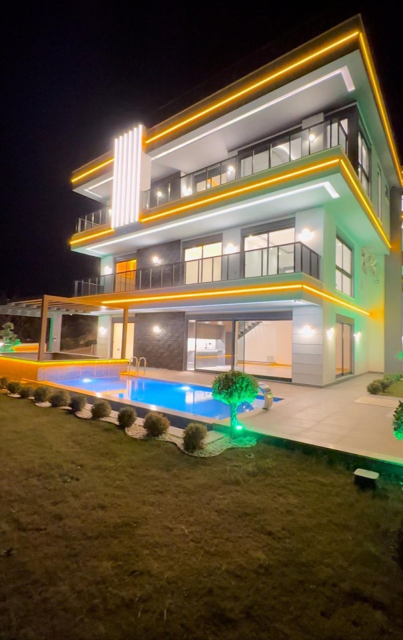 Villa in Alanya, Türkei, 280 m² - Foto 1