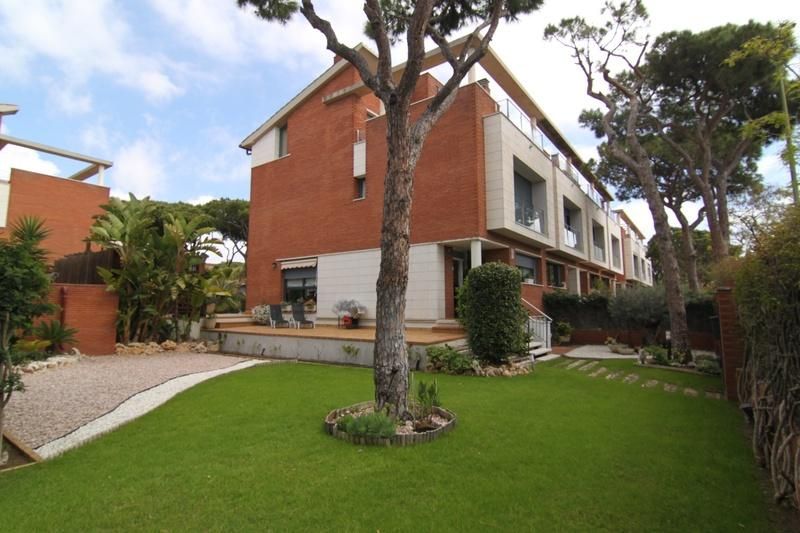 Maison à Gava Mar, Espagne, 225 m² - image 1