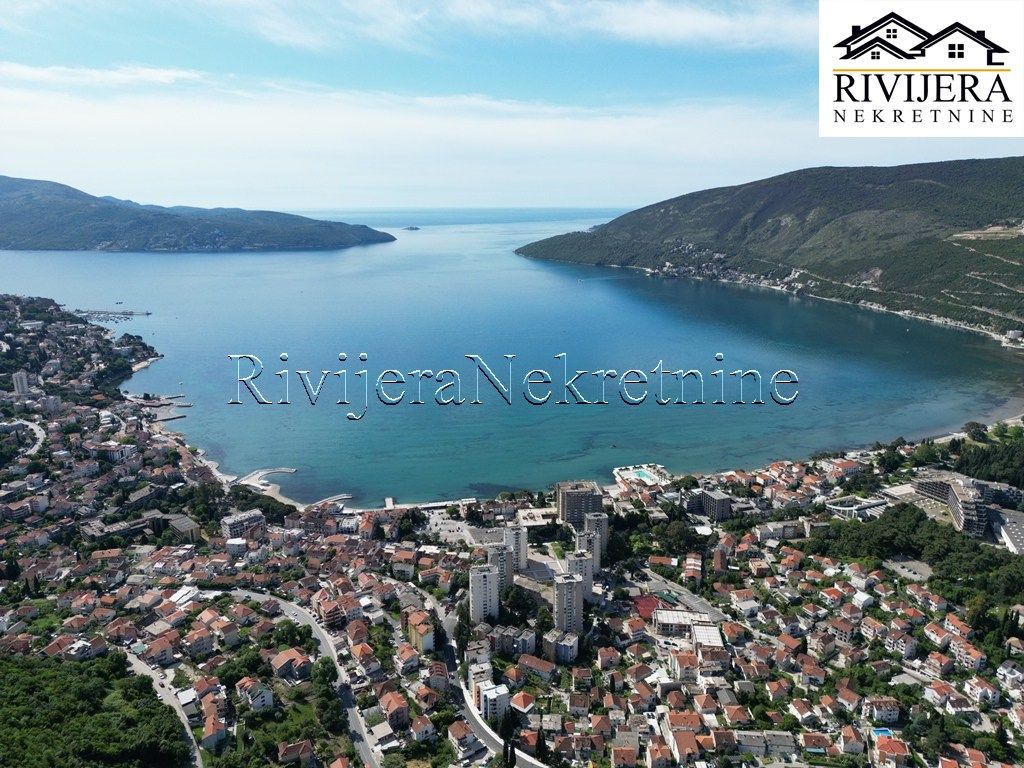 Terreno en Herceg-Novi, Montenegro, 2 090 m² - imagen 1