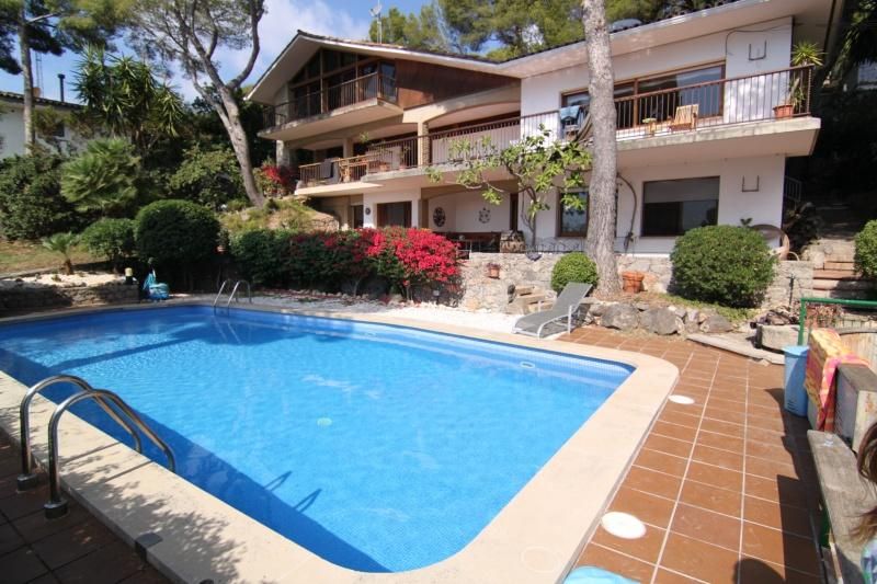 Haus in Castelldefels, Spanien, 450 m² - Foto 1