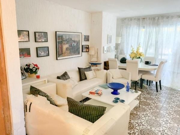 Apartamento en Castelldefels, España, 202 m² - imagen 1