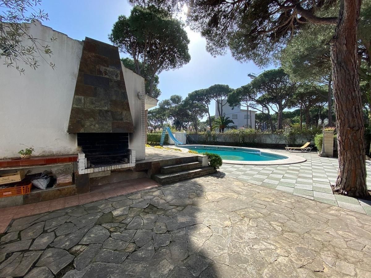 Maison à Castelldefels, Espagne, 248 m² - image 8