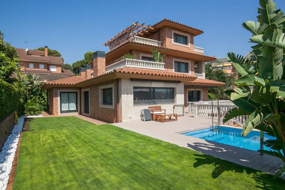 Maison à Castelldefels, Espagne, 788 m² - image 1