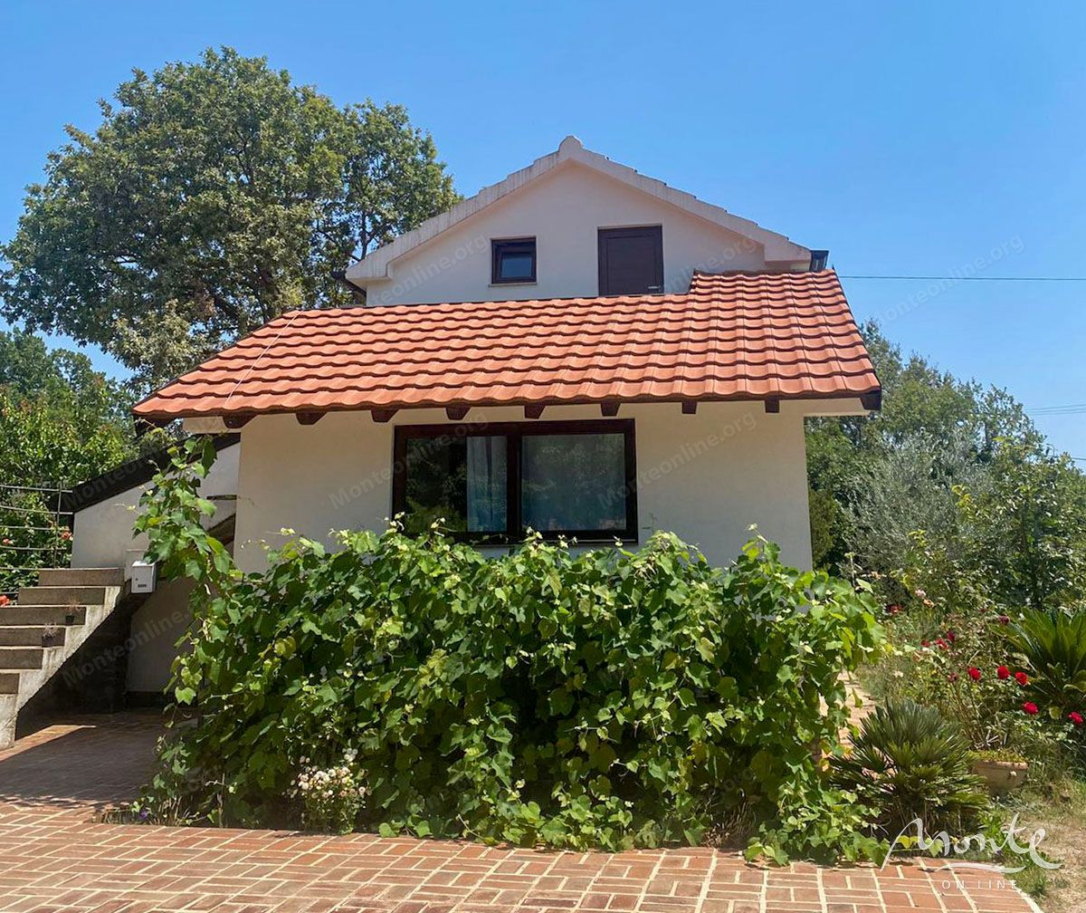 Casa en Budva, Montenegro, 76 m² - imagen 1