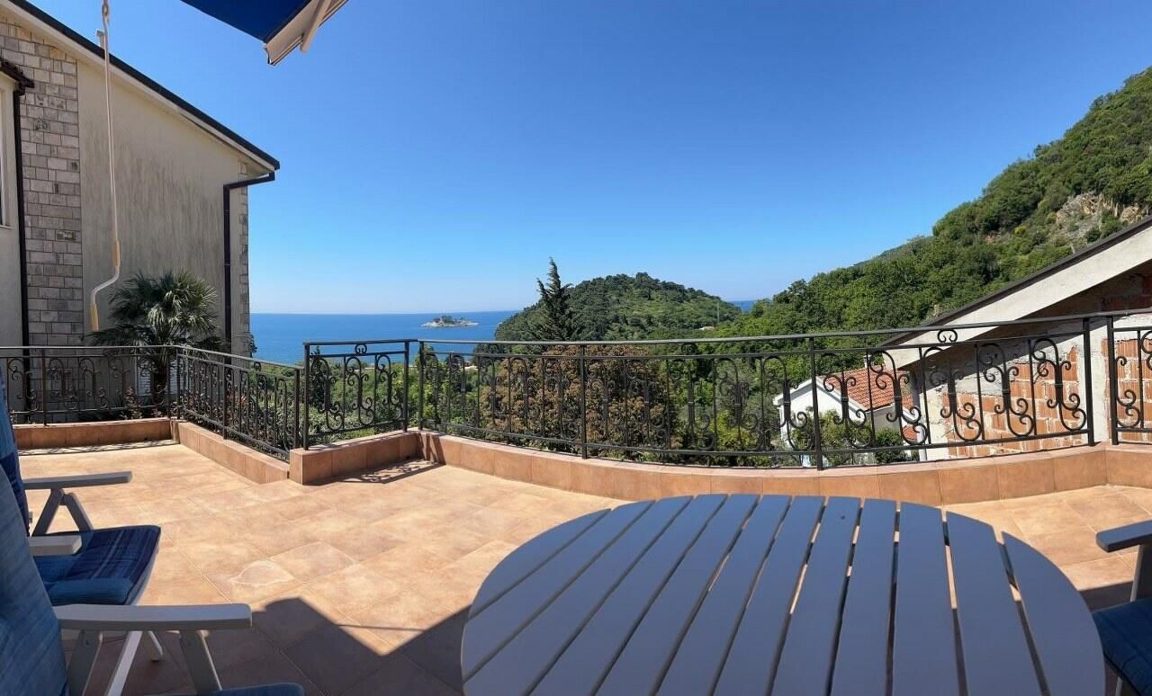 Maison à Petrovac, Monténégro, 155 m² - image 1