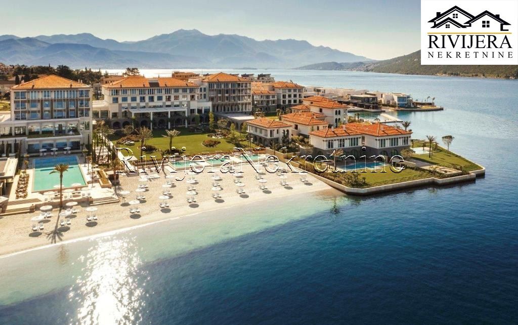 Villa in Herceg-Novi, Montenegro, 611 m² - Foto 1