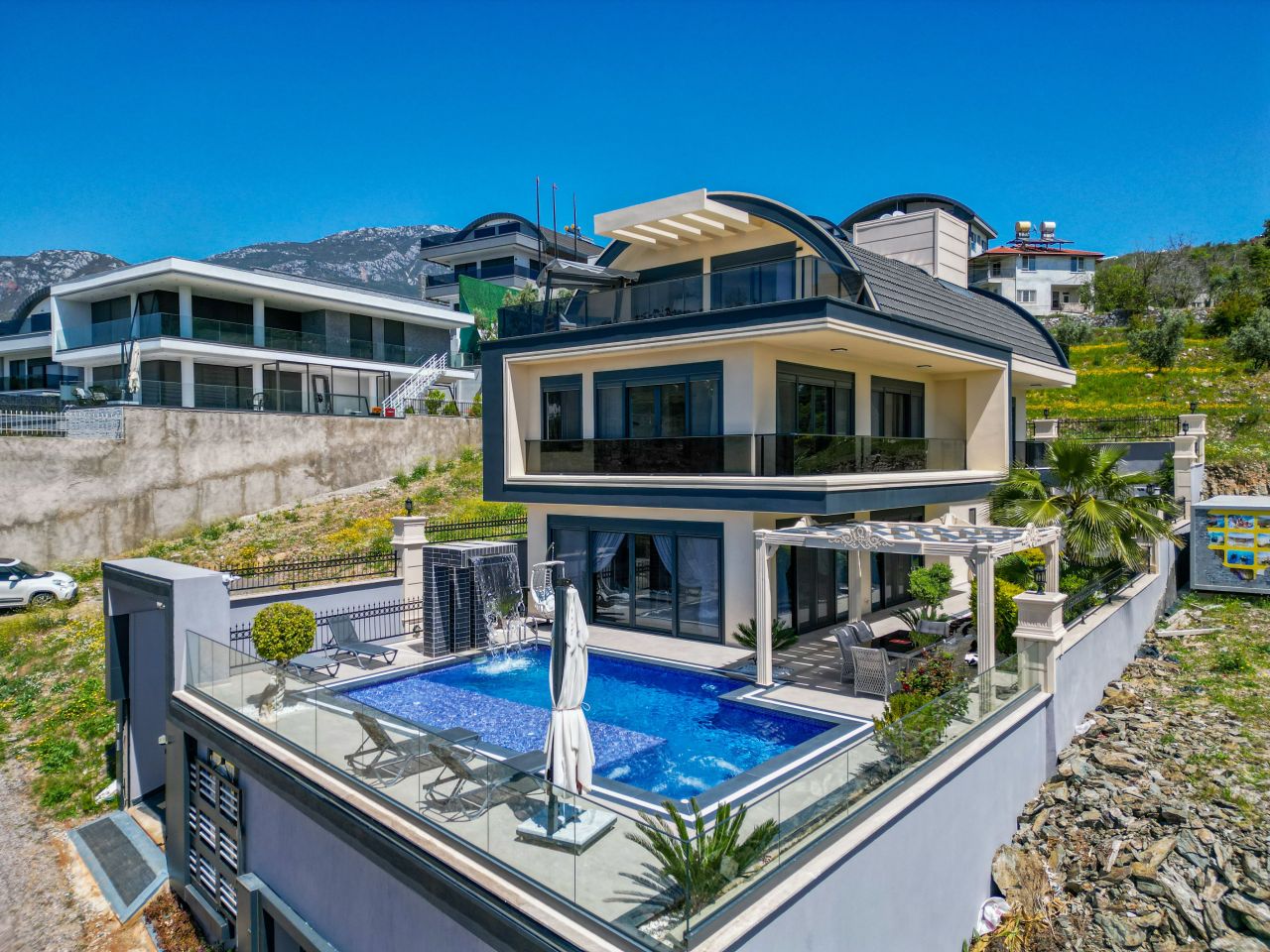 Villa in Alanya, Türkei, 470 m² - Foto 1