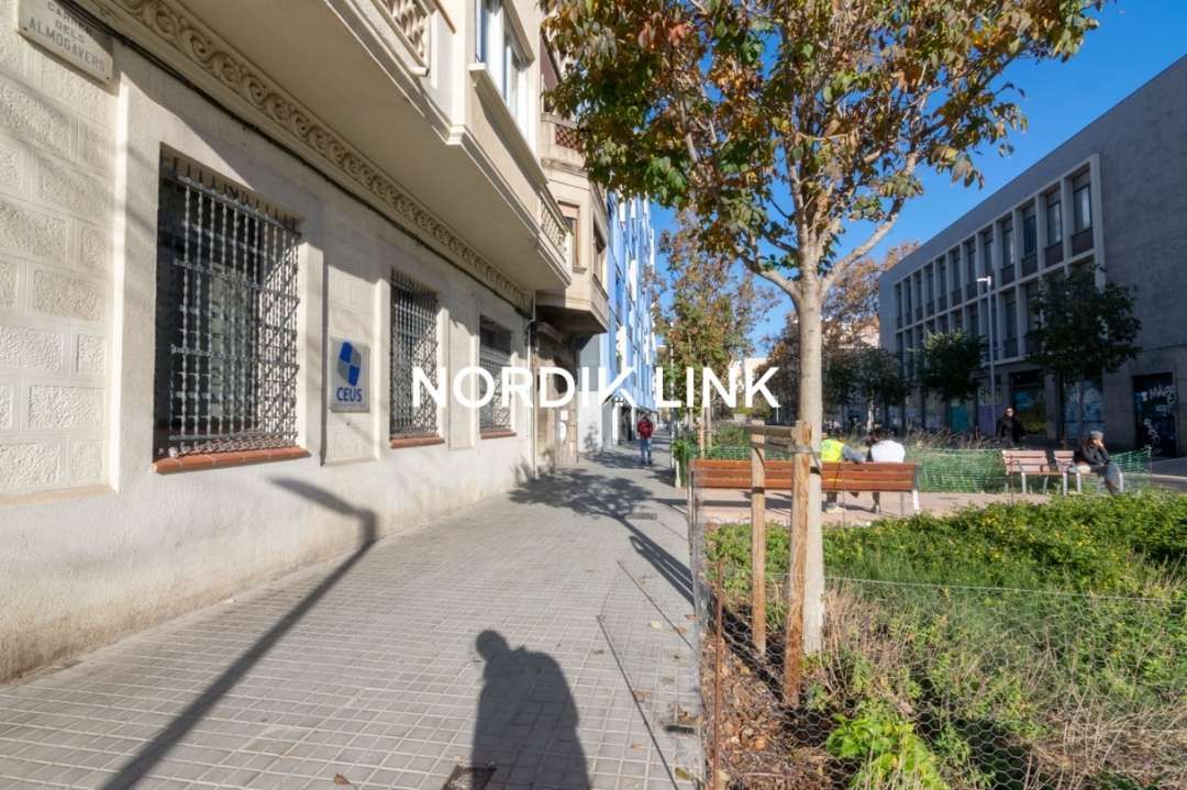 Flat in Barcelona, Spain, 102 m² - picture 12