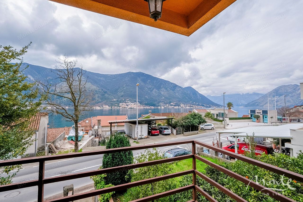 Casa en Kotor, Montenegro, 250 m² - imagen 1