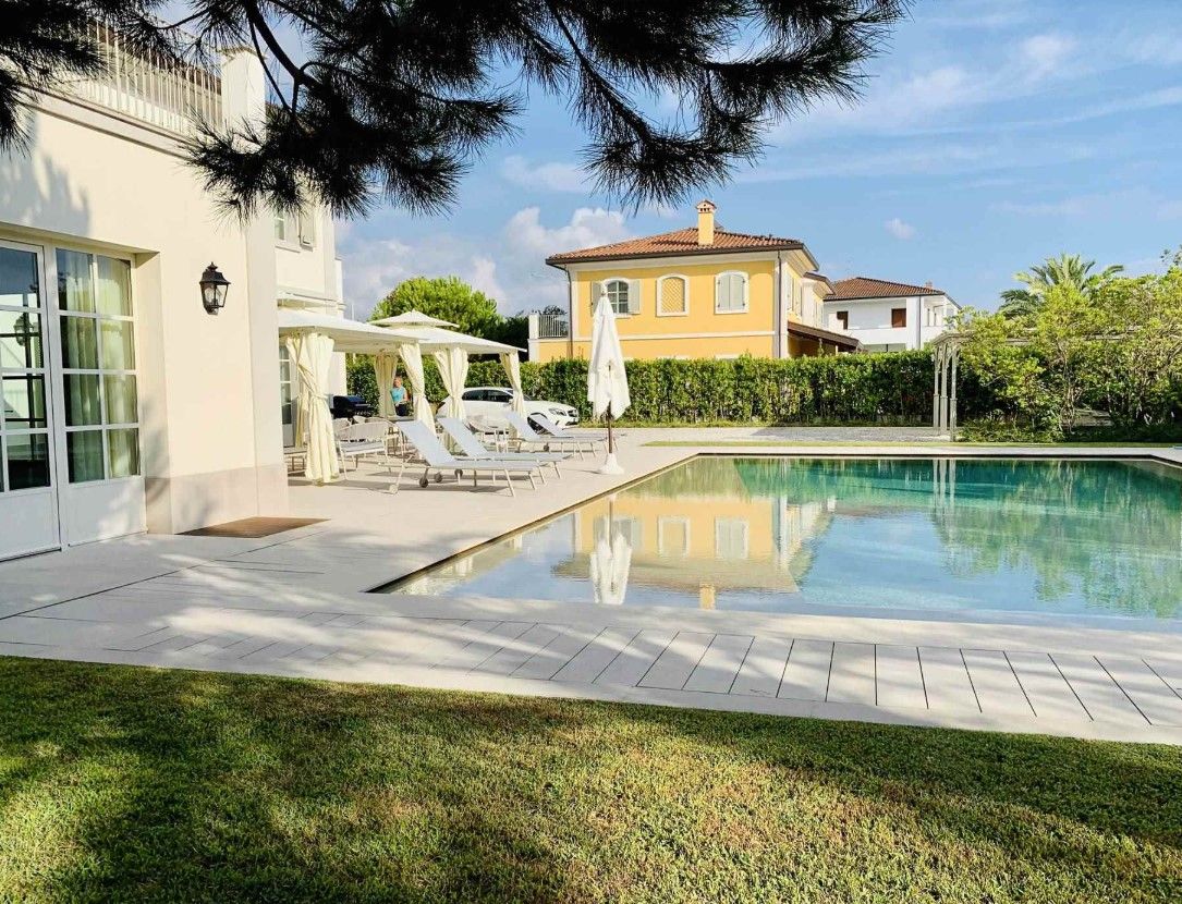 Villa in Forte dei Marmi, Italy, 617 m² - picture 3