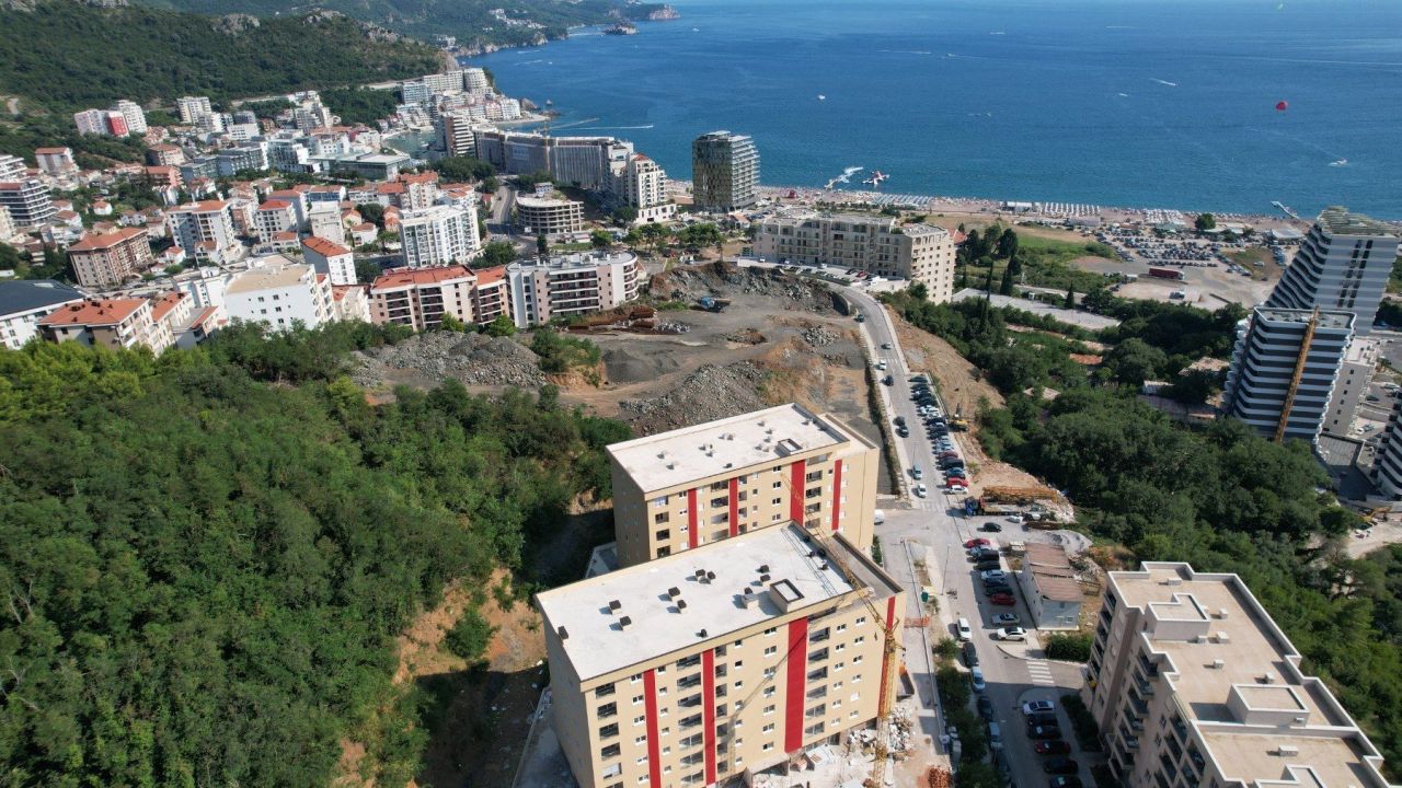 Apartment in Becici, Montenegro, 37 m² - picture 1