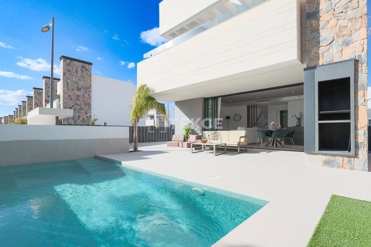 Villa in Torre-Pacheco, Spain, 246 m² - picture 1