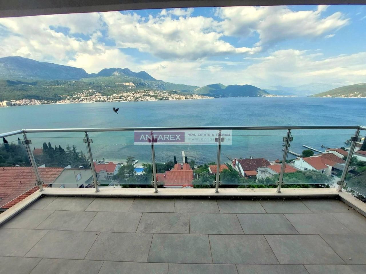 Apartment in Njivice, Montenegro, 90 m² - Foto 1