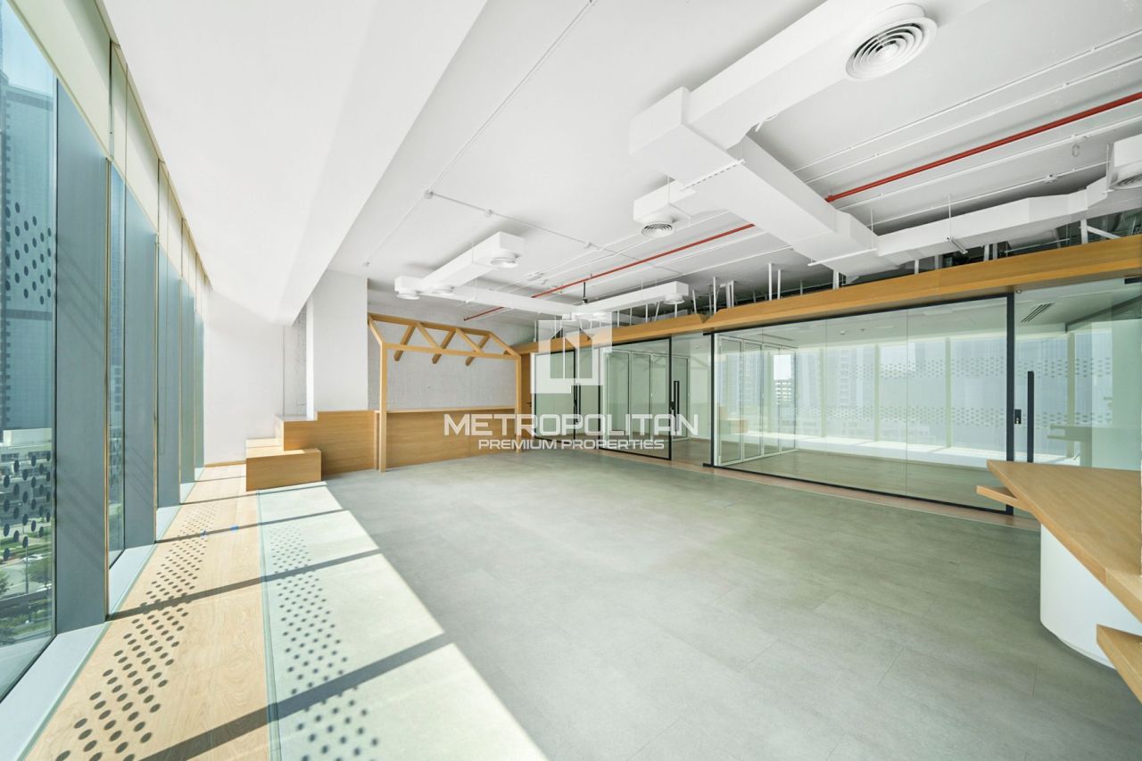 Office in Dubai, UAE, 264 m² - picture 1