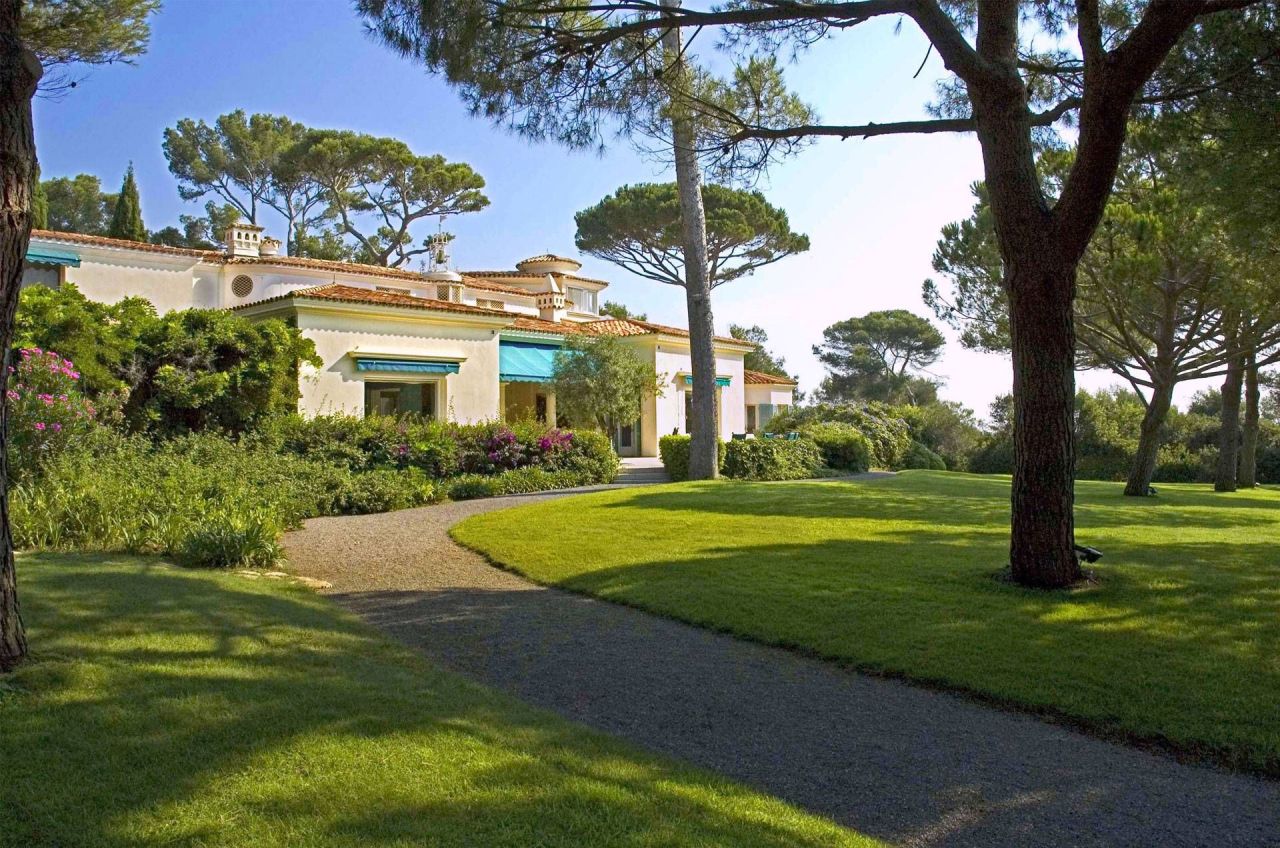 Villa à Antibes, France, 450 m² - image 1