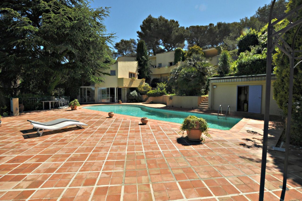 Villa à Mougins, France, 430 m² - image 1